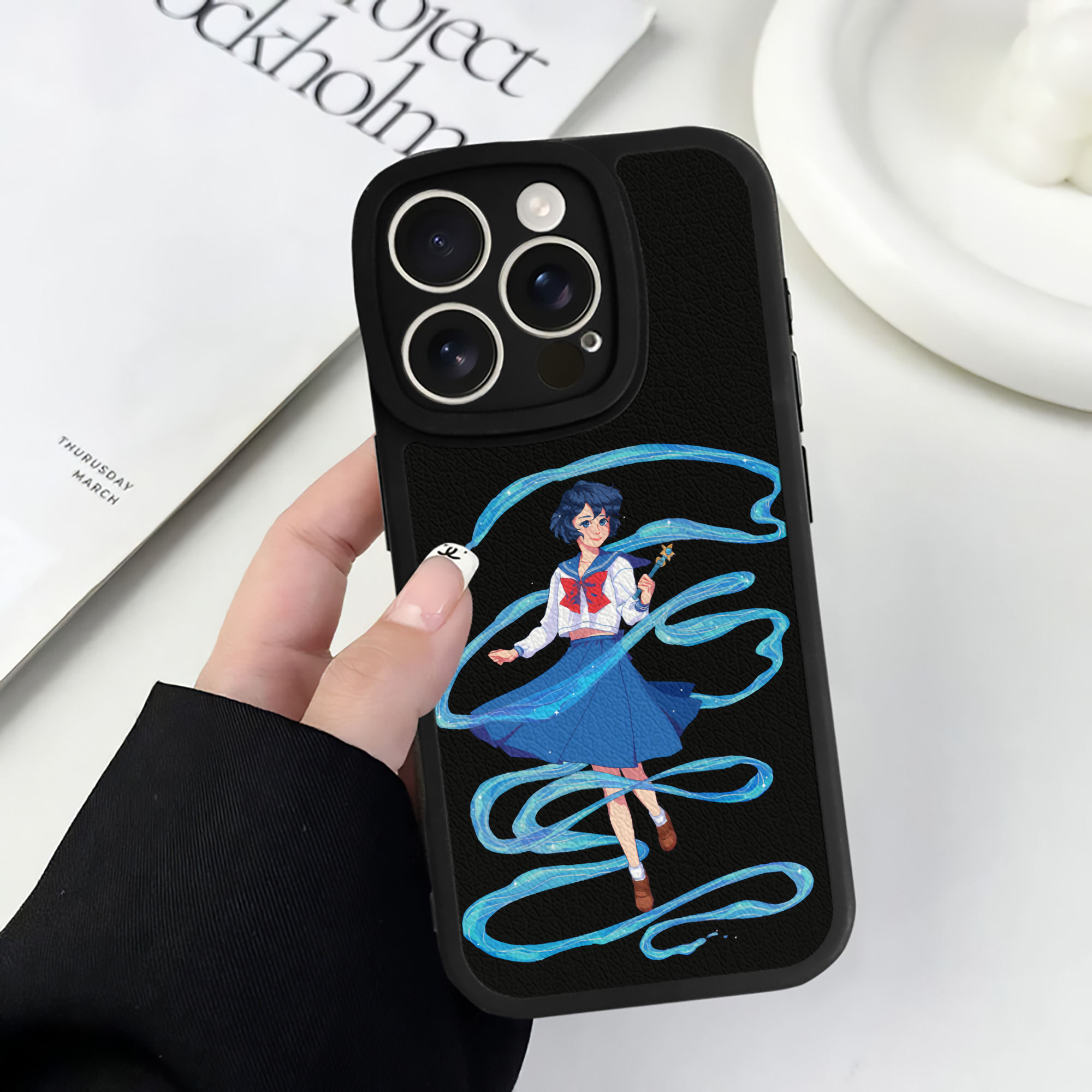 （画像用） 美少女戦士セーラームーン 水野 亜美 みずの あみ Sailor Moon Mizuno Ami 【iPhone 16シリーズ対応】シリコンスマホケース（レザー調） 材質：シリコン